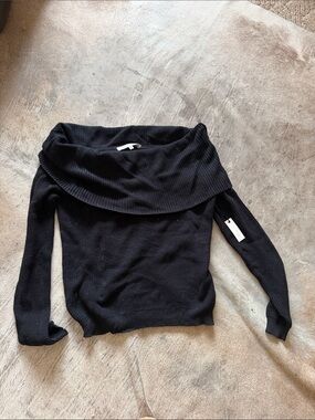Lovers + Friends Black Off-the-Shoulder Ribbed Sweater